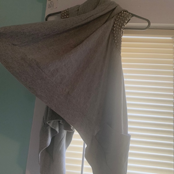 Studded vest with pockets - Picture 2 of 6